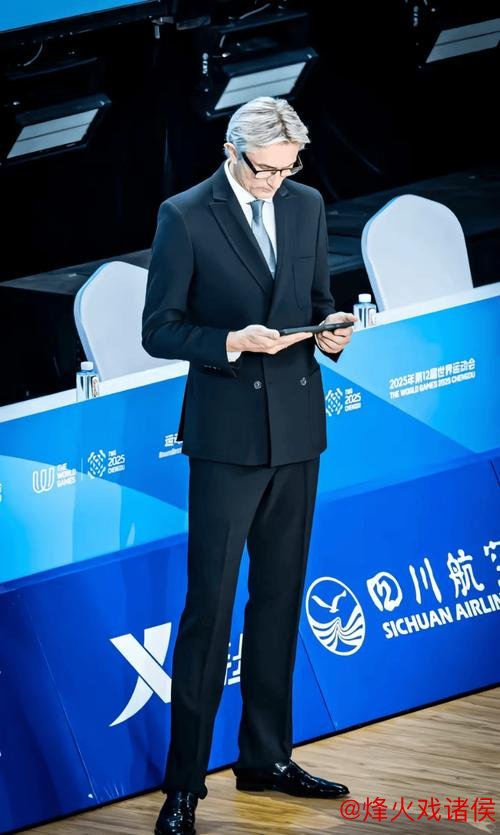 35岁法国裁判莱特西尔荣获IFFHS年度最佳裁判称号