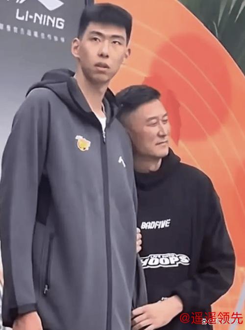 广东男篮五连胜稳如老狗，广州队第二节反扑却被打懵，实力差距藏不住，徐昕被杜锋点名送大礼包，师徒情深成最暖看点